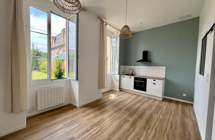 Sainte Livrade sur Lot, cette résidence de 12 logements a été entièrement rénovée (appartements de standing, parties communes)  avec une finition de grande qualité. Cet appartement T2 de   m² a un séjour avec cuisine équipée, salle d'eau avec WC et une pi — photo 2