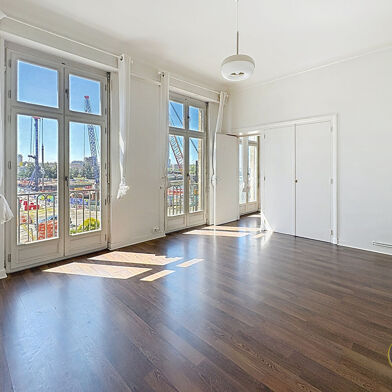 Appartement 3 pièces 989 €