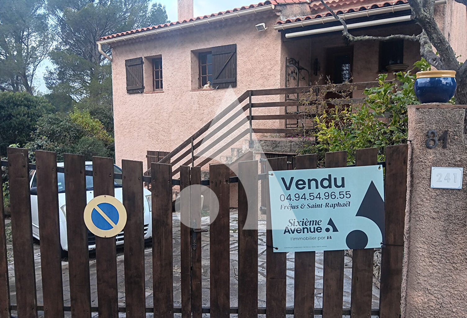 VENDU SIXIEME AVENUE FREJUS SAINT RAPHAEL — photo 1