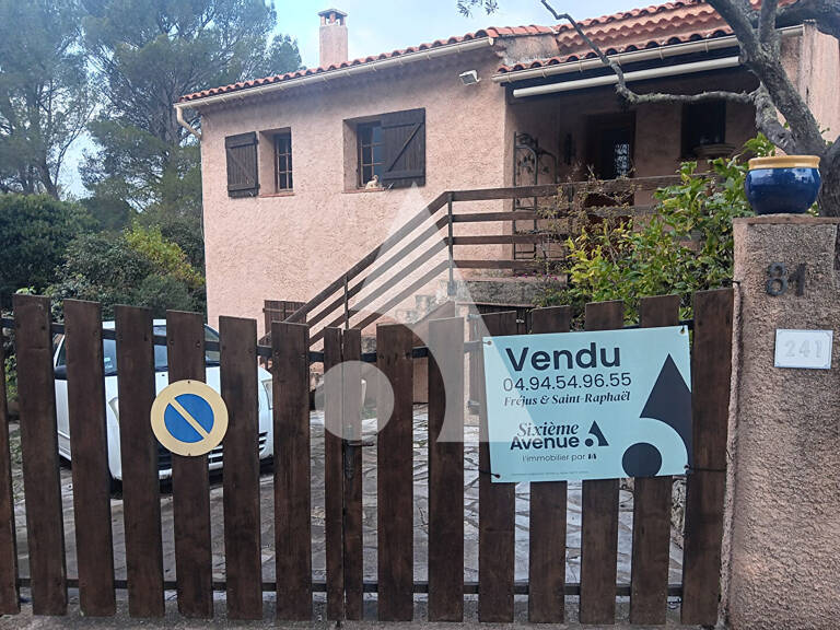 VENDU SIXIEME AVENUE FREJUS SAINT RAPHAEL — photo 1