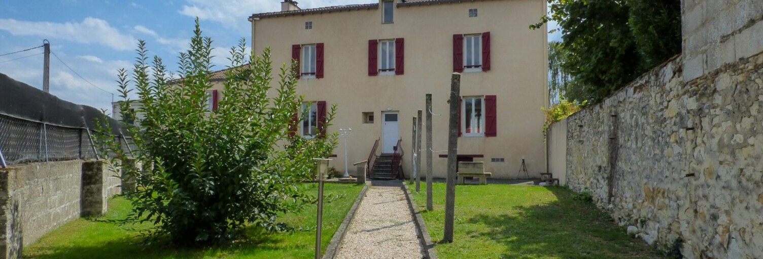 Maison 8 Pièces 295 m² à vendre à Chantonnay (85110)