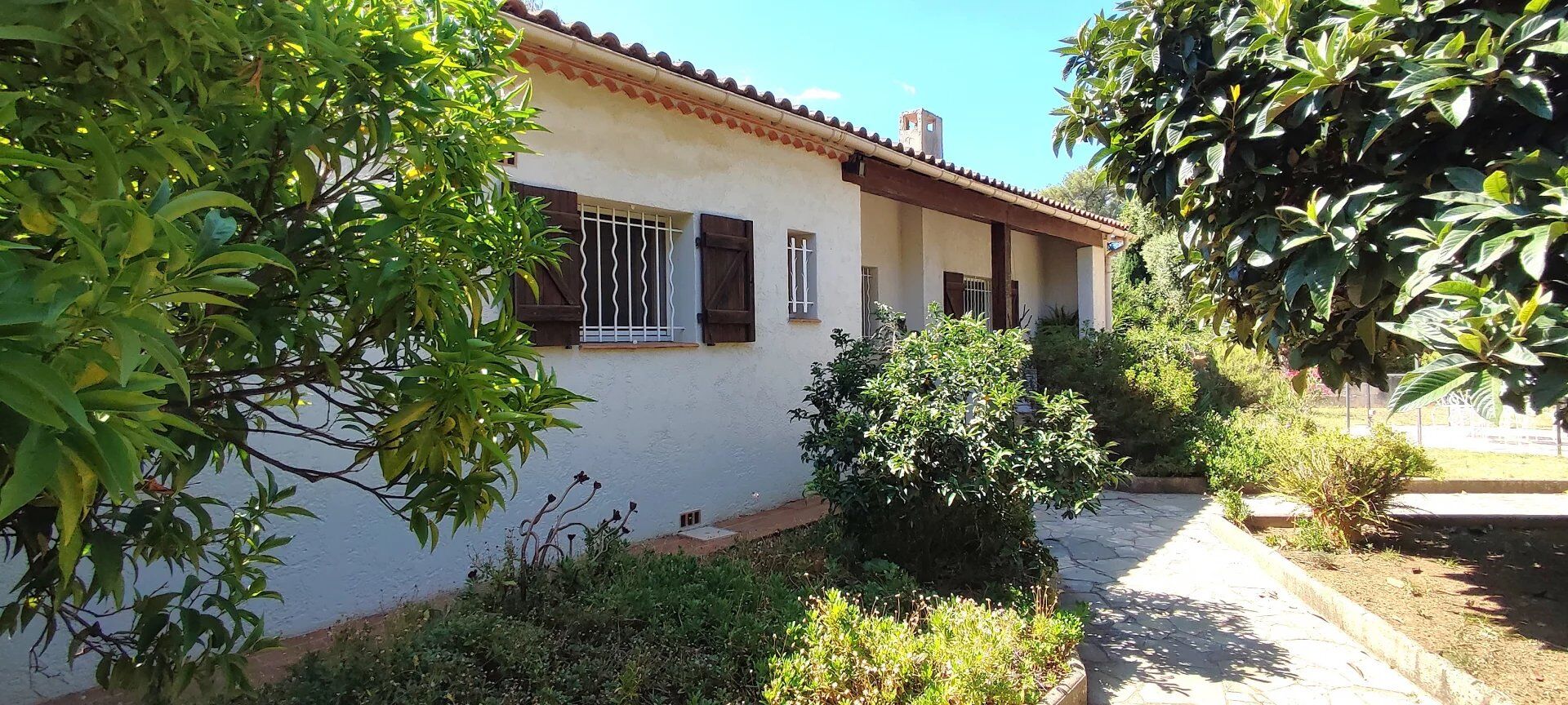 Propriété  T12 à vendre Londe-les-Maures (La) 83250