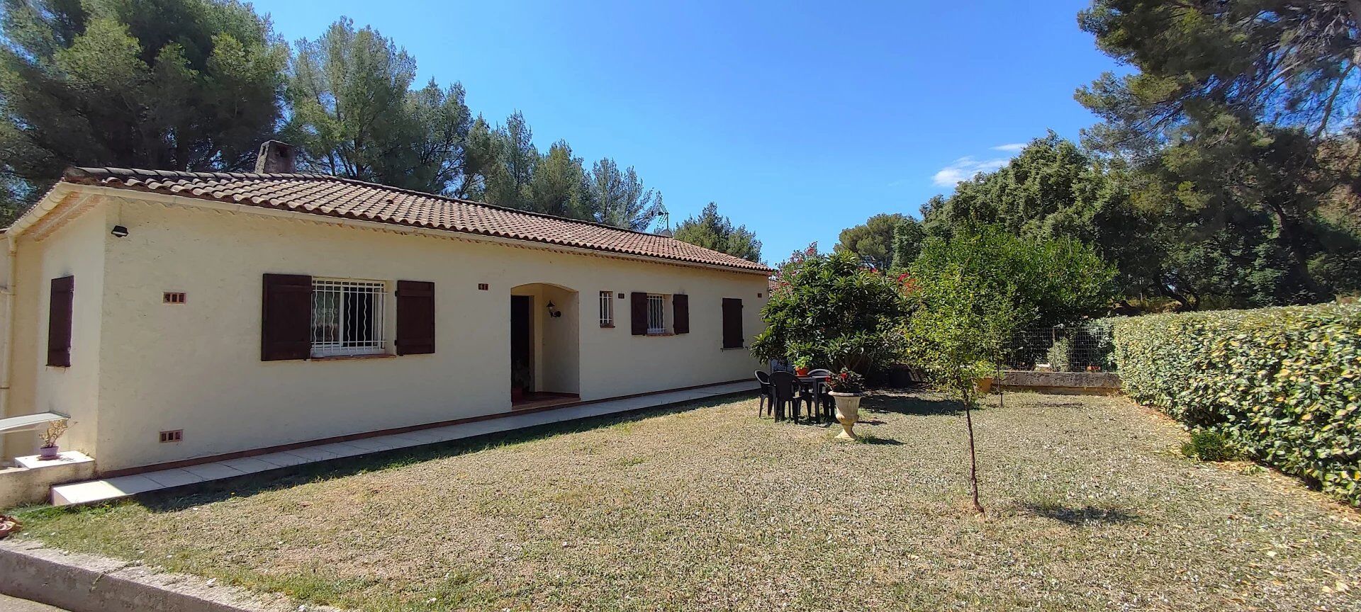 Propri&eacute;t&eacute;  T12 à vendre Londe-les-Maures (La) 83250