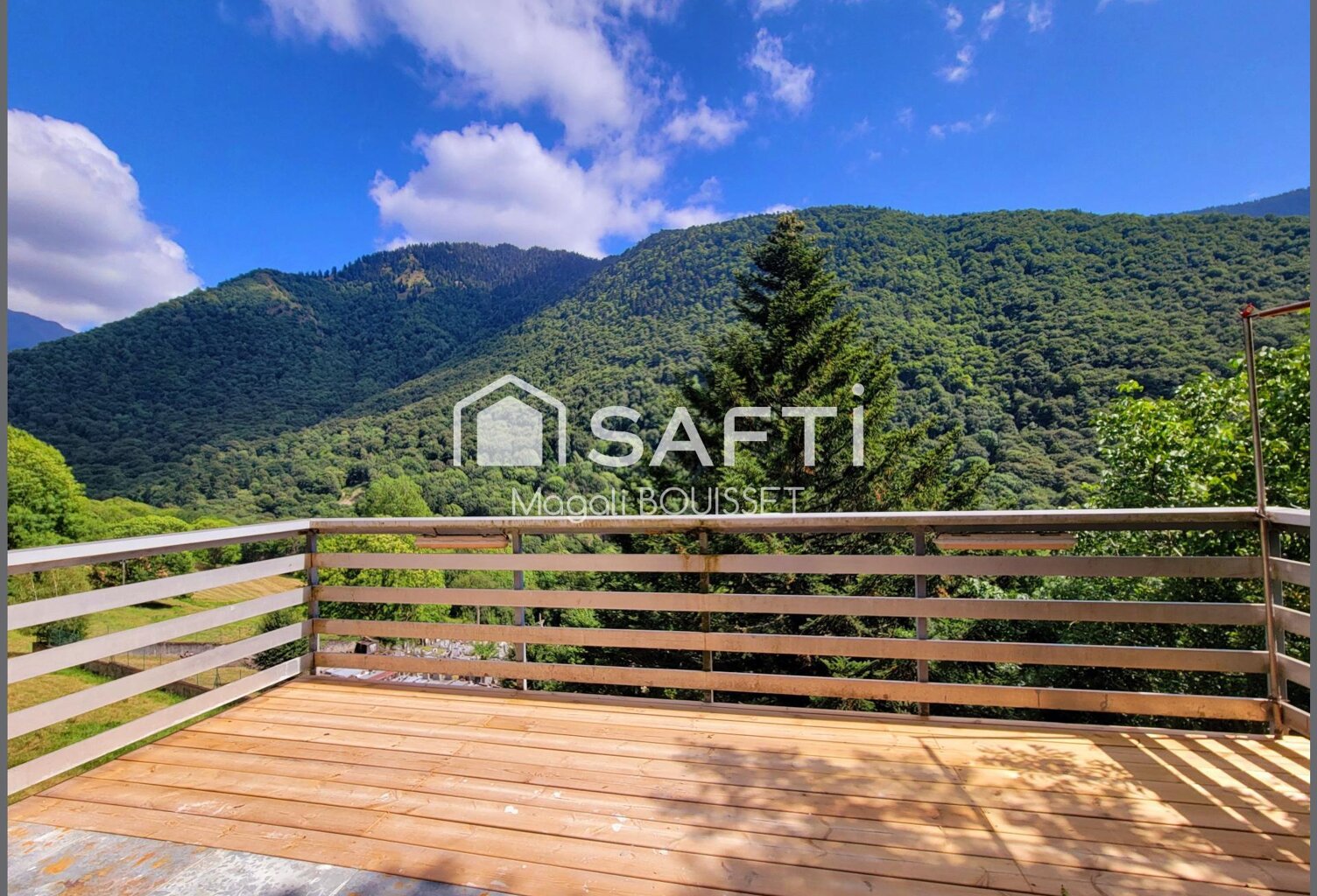 Au cœur de Melles, maison T3 de 60m² dont deux chambres, une terrasse et cave, un jardin. — photo 1