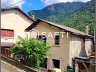 Au cœur de Melles, maison T3 de 60m² dont deux chambres, une terrasse et cave, un jardin. — photo 2