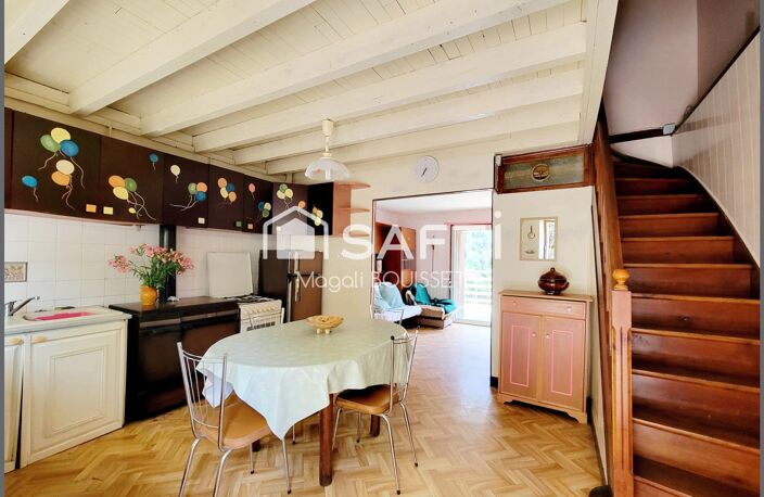Au cœur de Melles, maison T3 de 60m² dont deux chambres, une terrasse et cave, un jardin. — photo 3