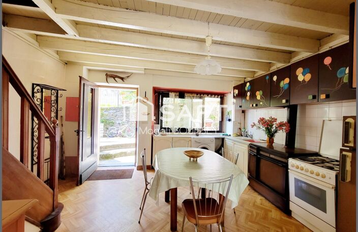 Au cœur de Melles, maison T3 de 60m² dont deux chambres, une terrasse et cave, un jardin. — photo 4