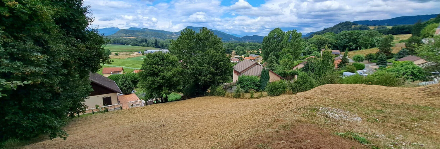 Terrain  1102 m² à vendre à Saint-Genix-les-Villages (73240)
