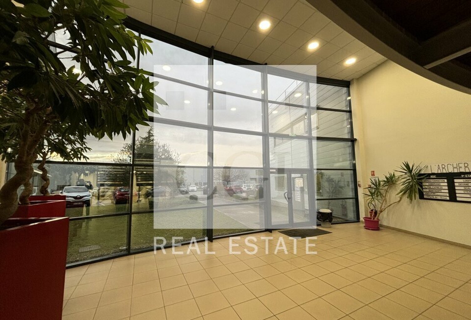 BUREAUX à LOUER — photo 1