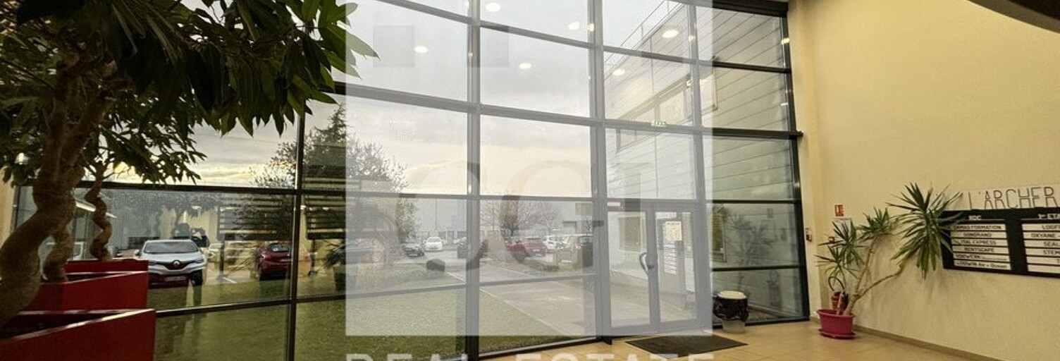Bureau  479 m² à louer à Pusignan (69330)