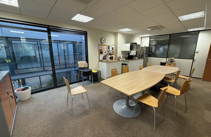 BUREAUX à LOUER — photo 2