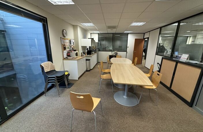 BUREAUX à LOUER — photo 3