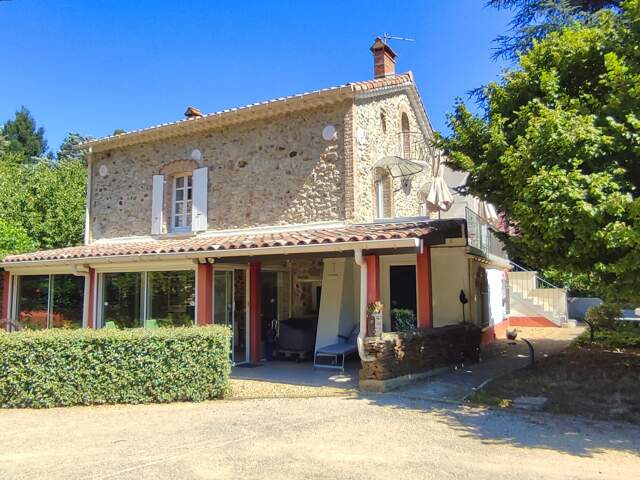 Maison en pierre — photo du bien