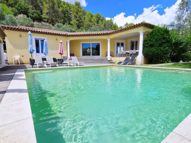 Villa d'architecte de 221m2  sur 2229m2 de terrain avec piscine et pool house. — photo 1