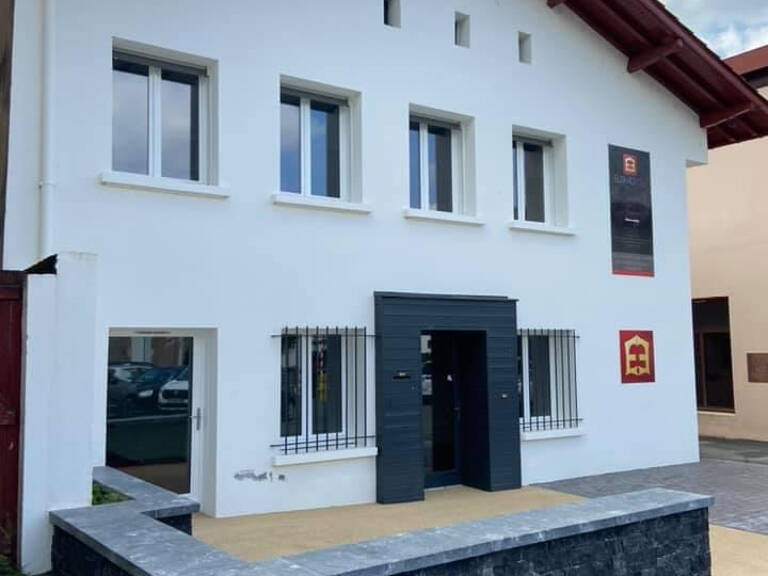 Locaux polyvalents en cœur de Garazi — Commerce + espace privatif à l'étage — photo 1