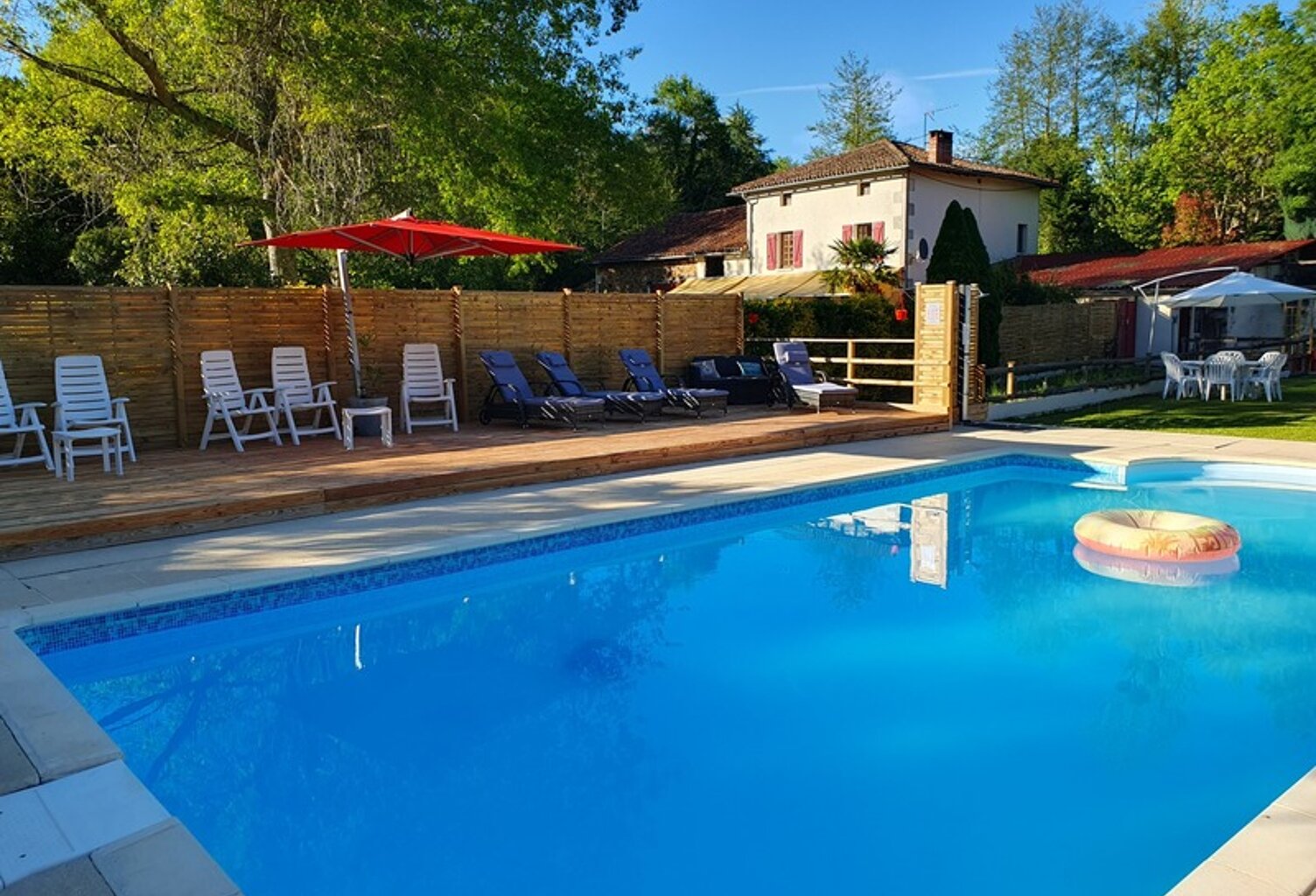 Beau camping avec maison d'habitation et 7.8ha de terrain — photo 1