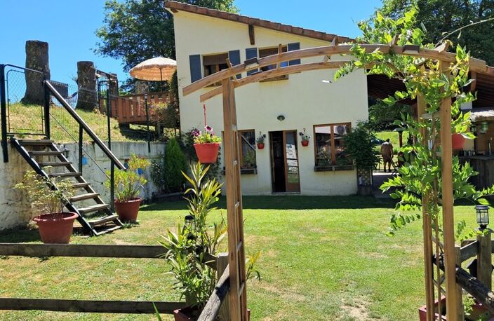 Beau camping avec maison d'habitation et 7.8ha de terrain — photo 4
