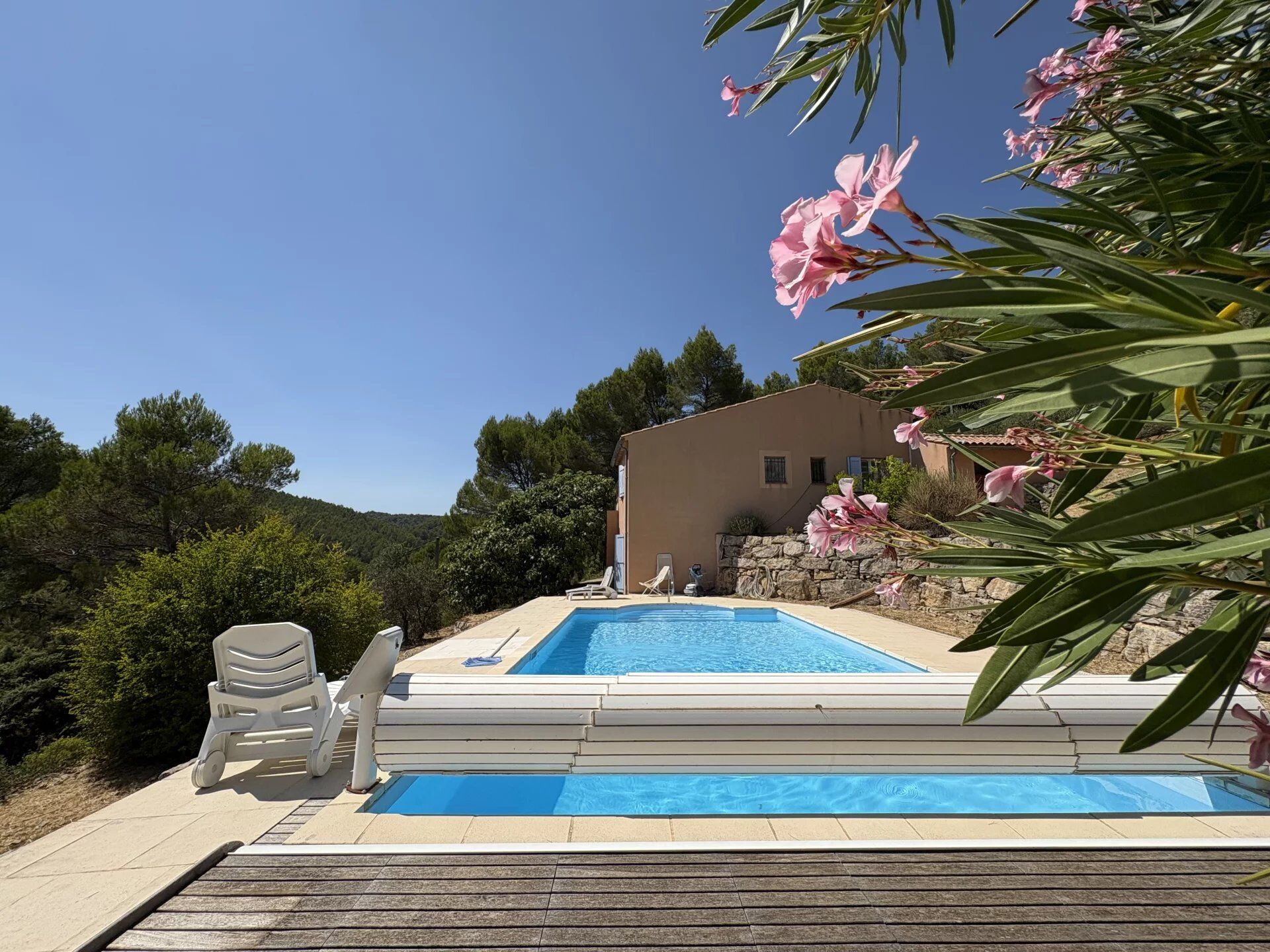 Villa / Maison  T10 à vendre Cotignac 83570