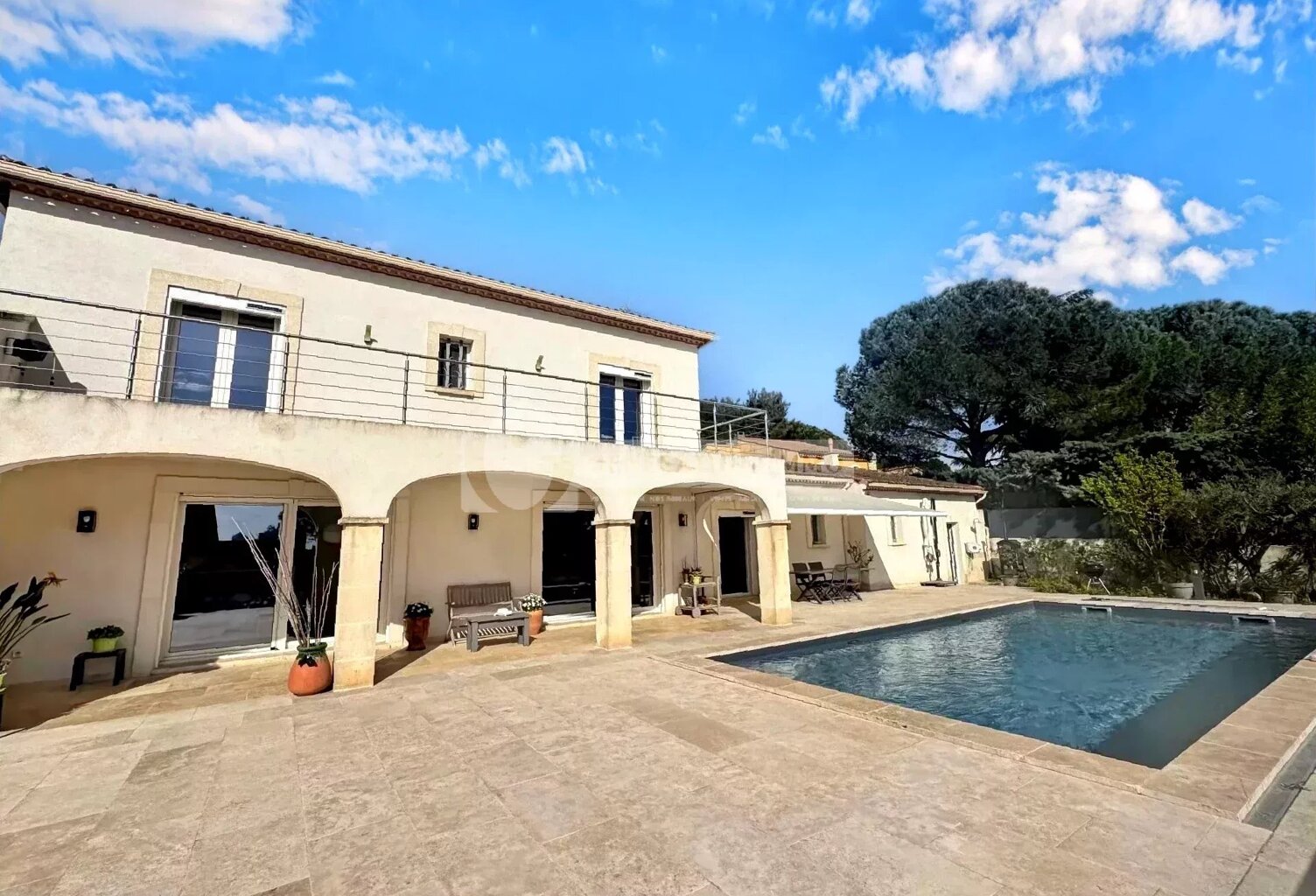 Belle Maison avec Piscine à vendre surles hauteurs de Beaucaire — photo 1
