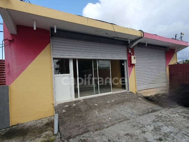 A LOUER-LOCAL COMMERCIAL 200 m² FORT DE FRANCE (972) — photo 1