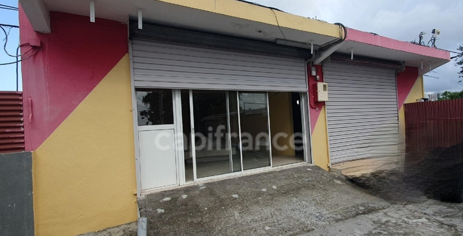 A LOUER-LOCAL COMMERCIAL 200 m² FORT DE FRANCE (972) — photo 1