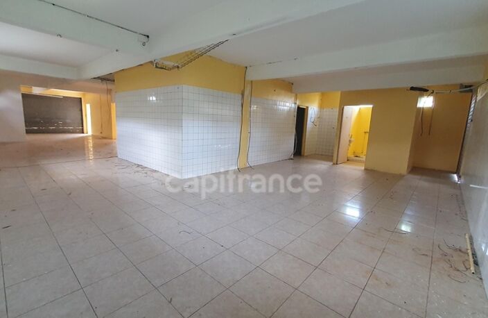 A LOUER-LOCAL COMMERCIAL 200 m² FORT DE FRANCE (972) — photo 2