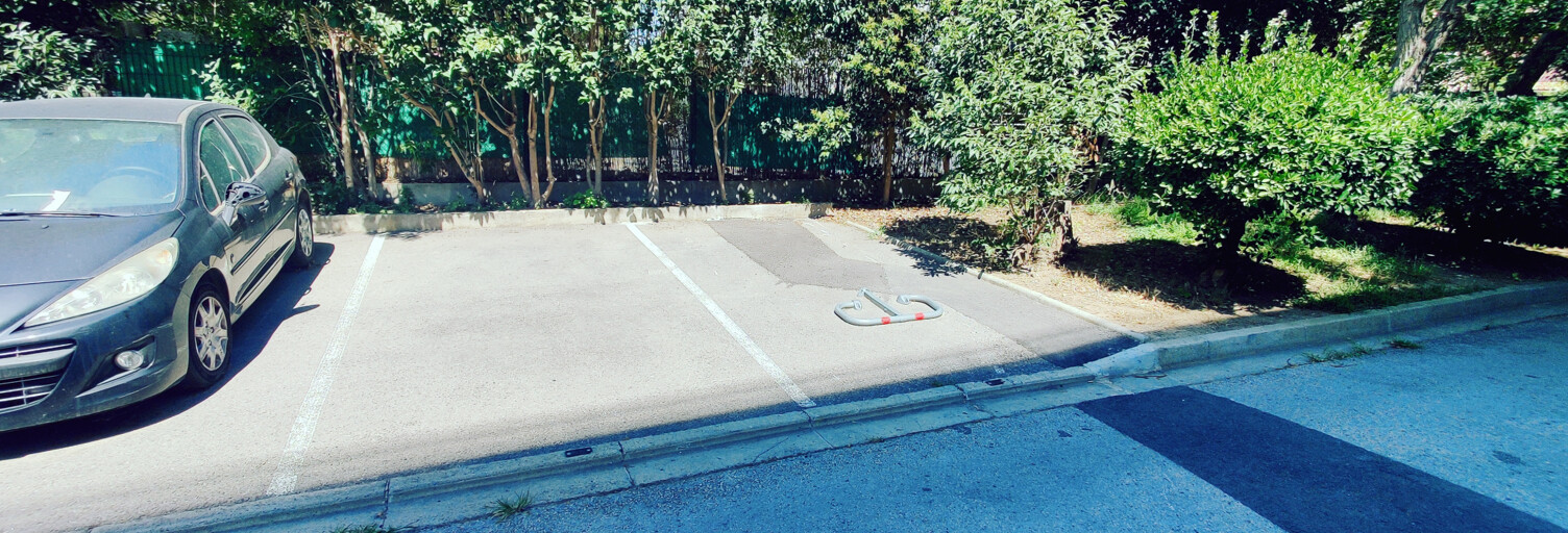 Garage   m² à louer à Marseille 9 (13009)