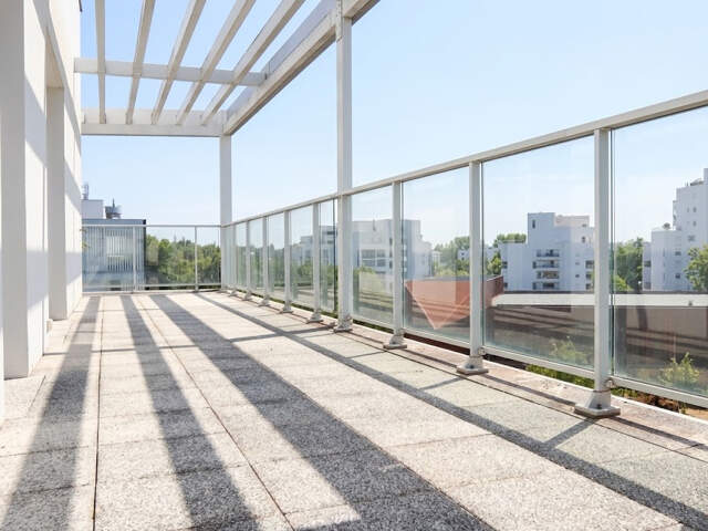 Bx Lac - Dernier étage - Exceptionnel T5 refait à neuf avec — photo du bien