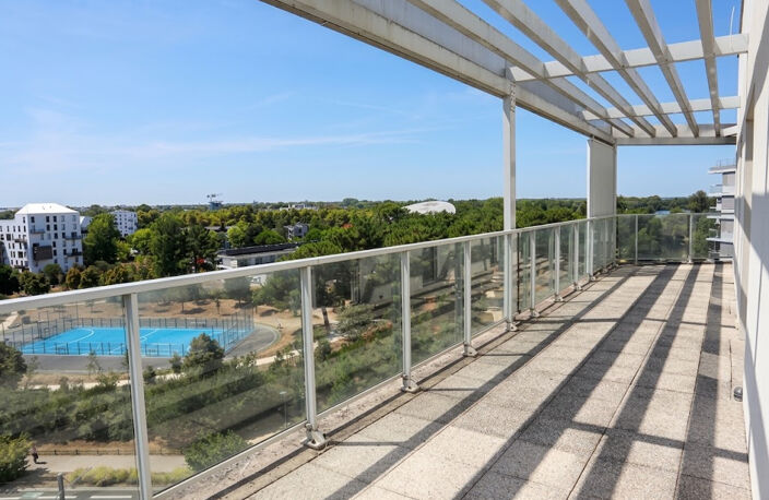 Bx Lac - Dernier étage - Exceptionnel T5 refait à neuf avec — photo 3