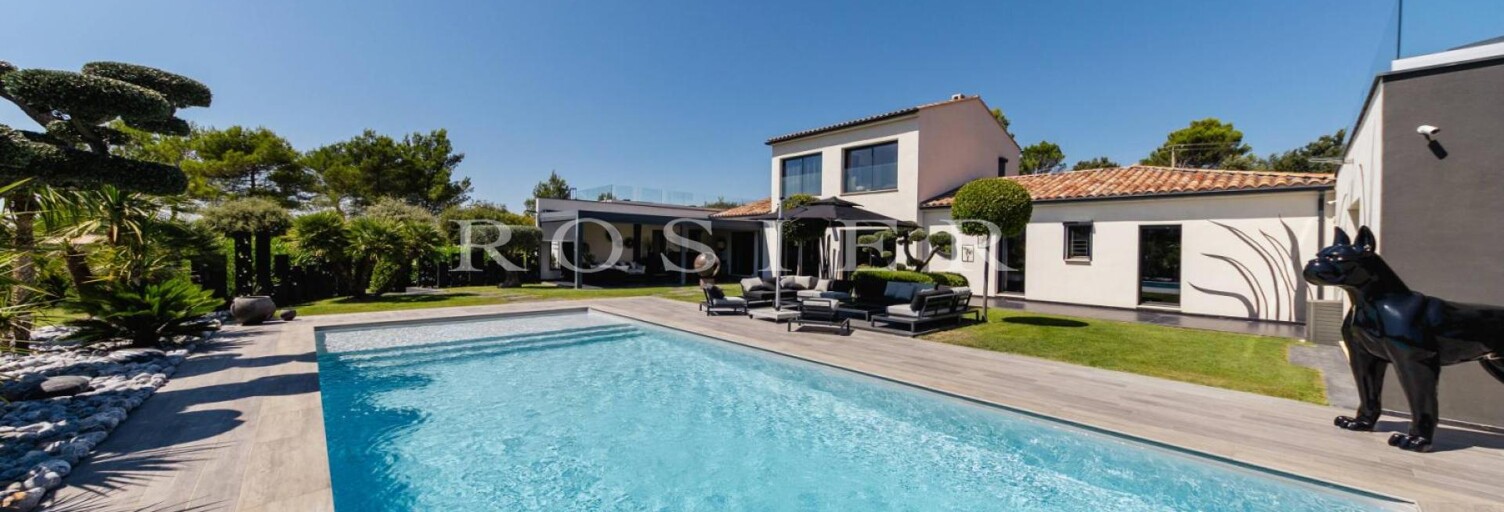 Maison 12 Pièces 380 m² à vendre à Gordes (84220)