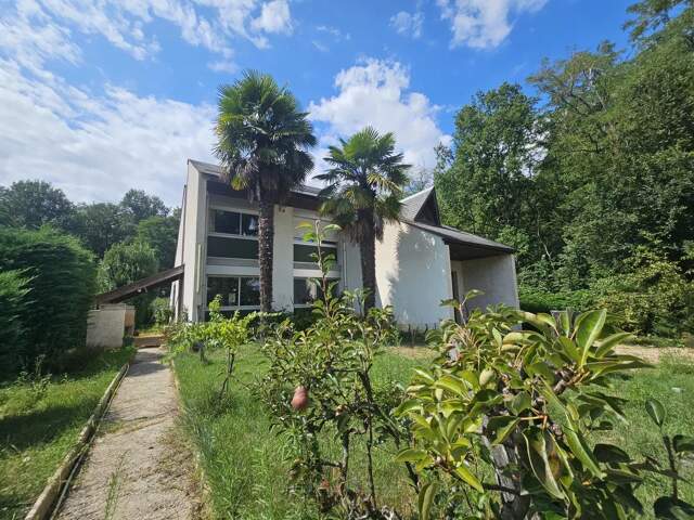 Villa spacieuse avec piscine à Villemandeur — photo du bien