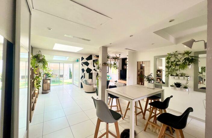 RARE 290M MER ! VILLA  T5  DE 258 M2  JARDIN 200 M2 PISCINE — photo 4