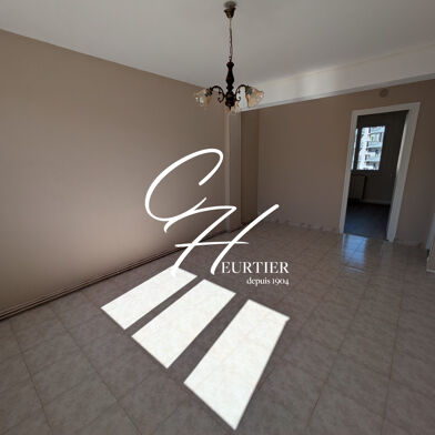 Appartement 4 pièces 830 €