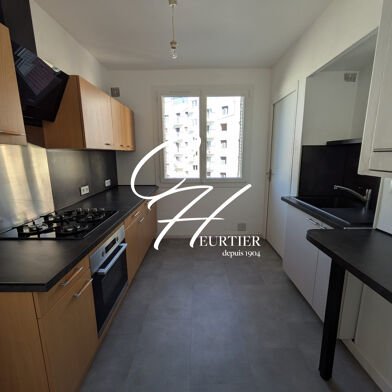 Appartement 4 pièces 830 €