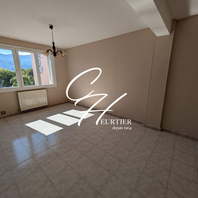 Appartement 4 pièces 750 €