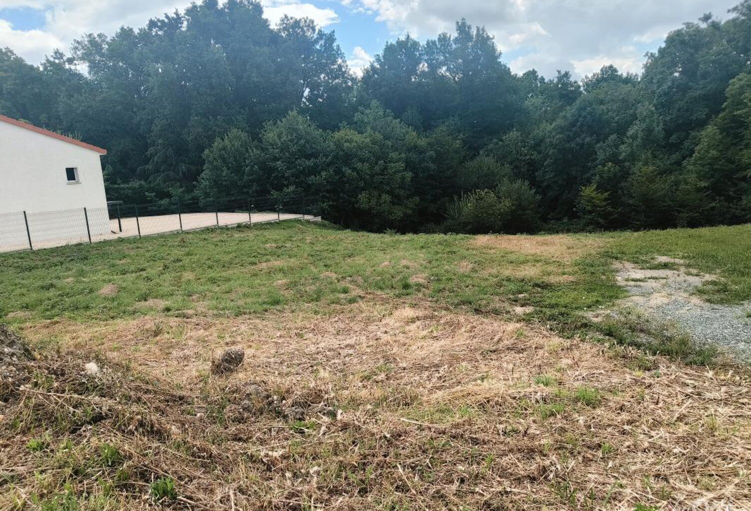 Terrain constructible idéal à Villeneuve les Cerfs — photo 1
