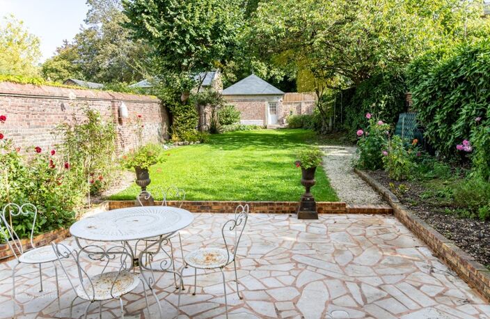Maison bourgeoise avec jardin et garage - LISIEUX centre — photo 2