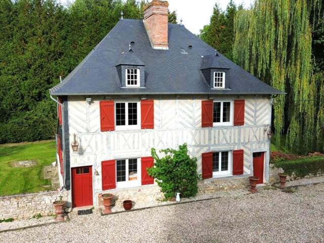 joli manoir de 156 M2 en surface utile avec son annexe sur une terrain d'1,3 hectares arboré — photo du bien