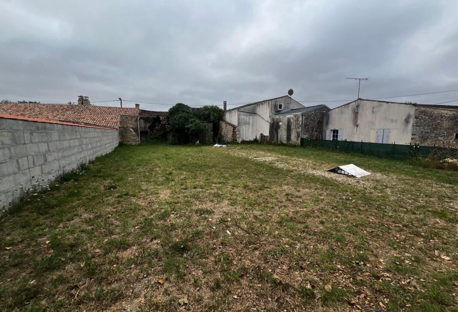 Terrain À Vendre Meursac 371m2 de terrain — photo 1