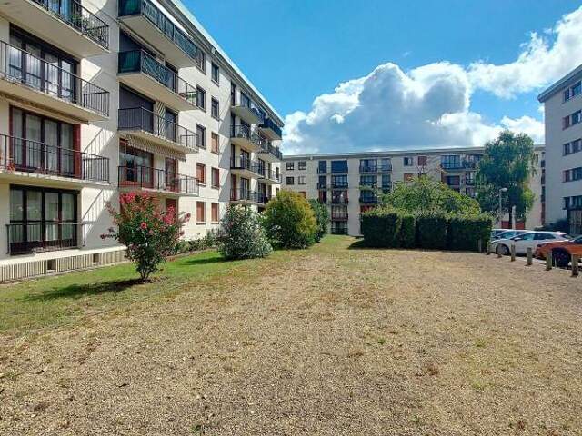 Appartement À Vendre — photo du bien