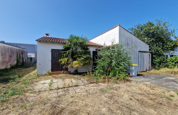 Maison à vendre 3 pièces avec garage sur 1 648 m² de terrain FOURAS (17) — photo 3