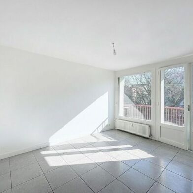 Appartement 4 pièces 945 €