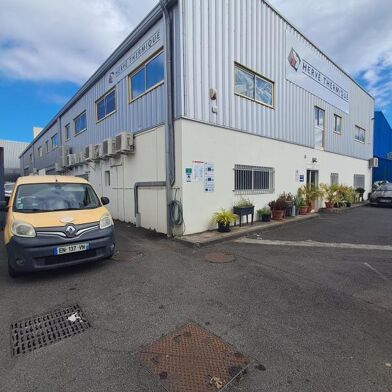 Local industriel  20570 €