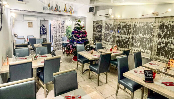 Local commercial 4 pièces  à vendre Lavandou (Le) 83980