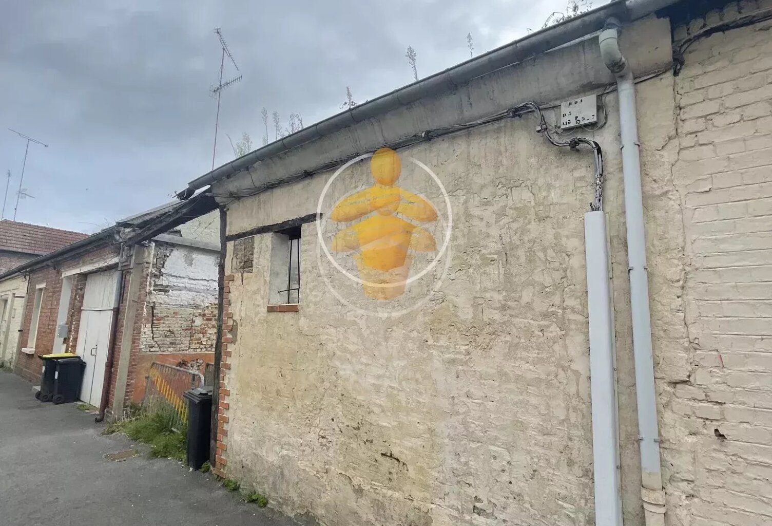 Grange à Rénover à La Fère : Opportunité Unique — photo 1
