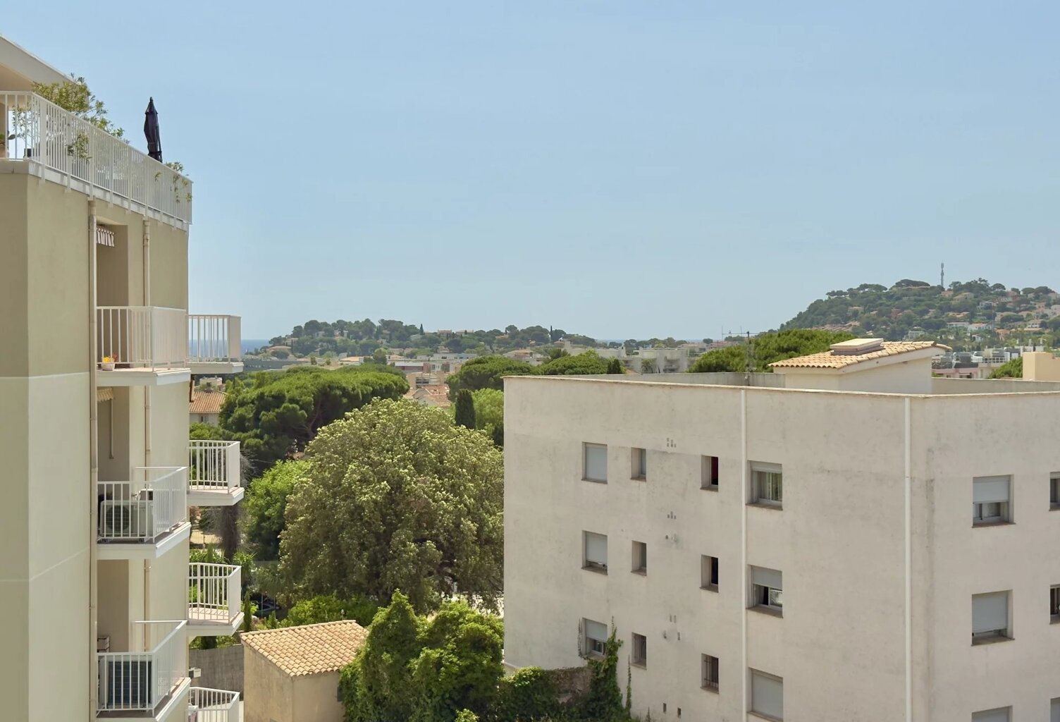 A VENDRE APPARTEMENT 1 CHAMBRE CAVALAIRE-SUR-MER — photo 1