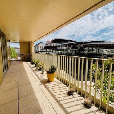 Appartement 3 pièces 2323 €