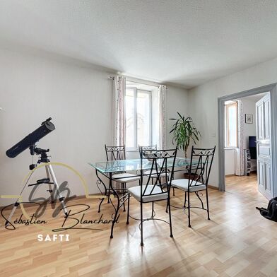 Appartement 4 pièces 216000 €