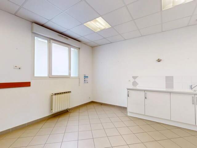 Local Profession Libérale Pontault Combault 23.90 m2 — photo du bien