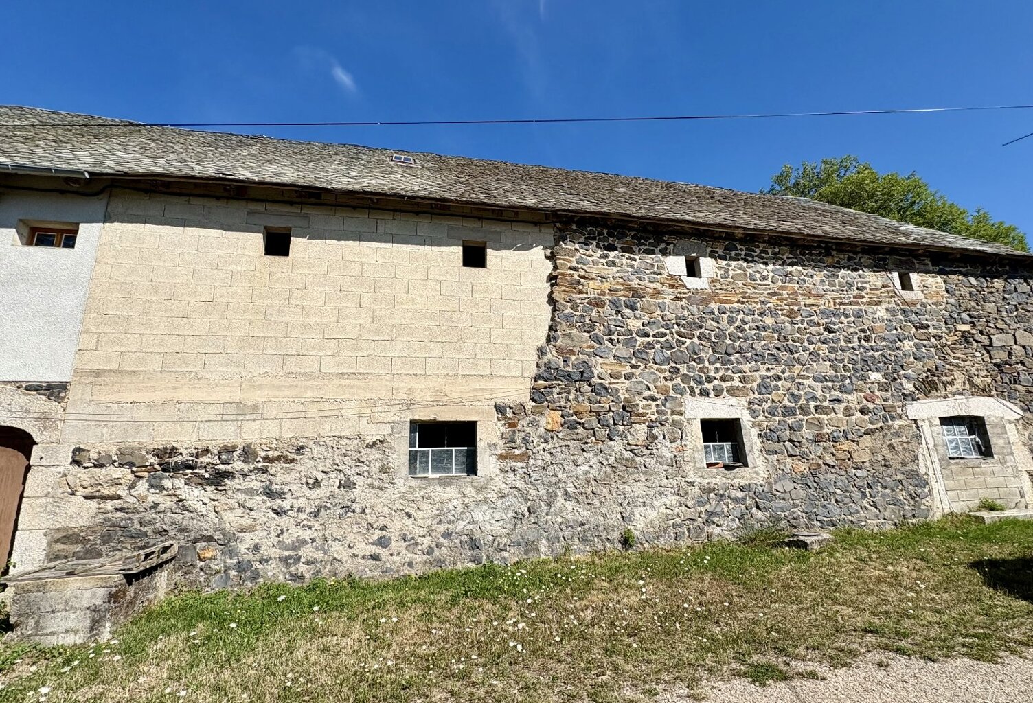 Grange/ Etable à rénover — photo 1